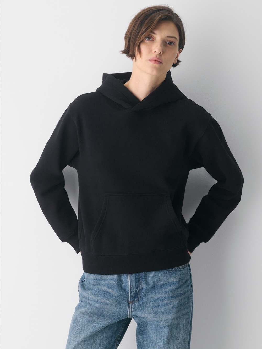 Aritzia Black Pullover Hooded Sweatshirt “perfect fit”